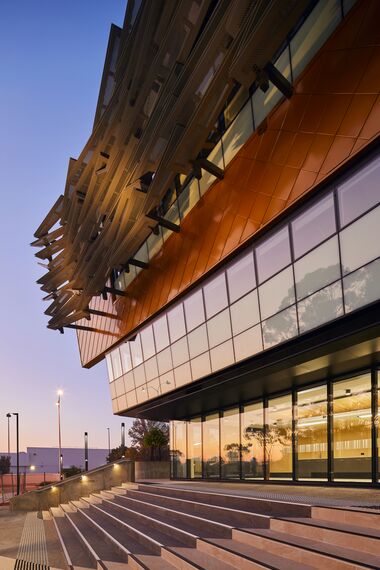 CW 60-SC Muros cortina - Belmont Hub situado en Perth, Australia