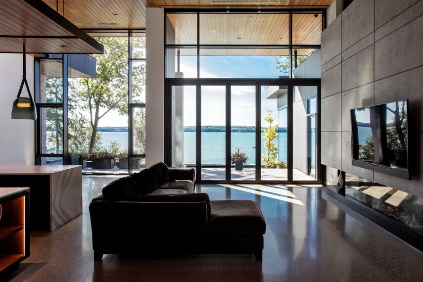 ConceptWall 50 Muros cortina, ConceptFolding 77 Puertas correderas y plegables, ConceptSystem 77 Ventanas y ConceptSystem 77 Puertas - House South Water Flats situado en Kempenfelt Bay, Canadá