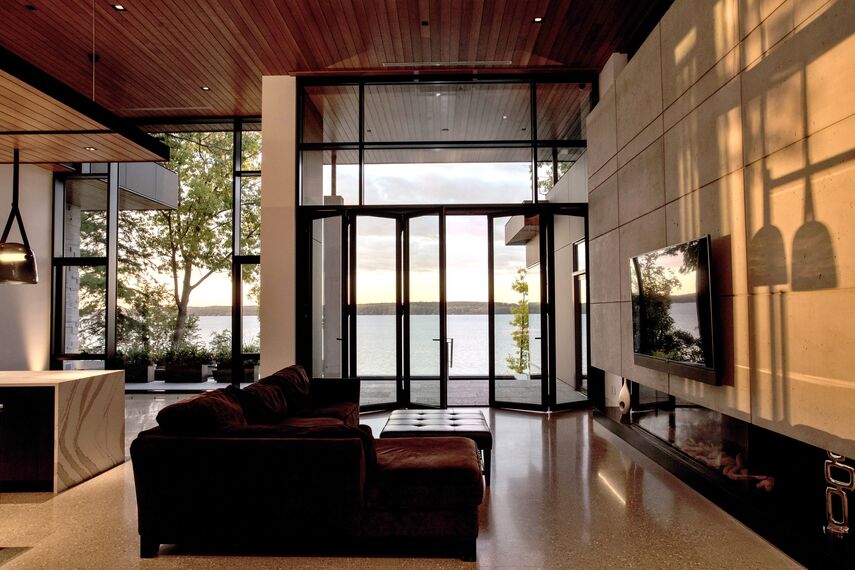 ConceptWall 50 Muros cortina, ConceptFolding 77 Puertas correderas y plegables, ConceptSystem 77 Ventanas y ConceptSystem 77 Puertas - House South Water Flats situado en Kempenfelt Bay, Canadá