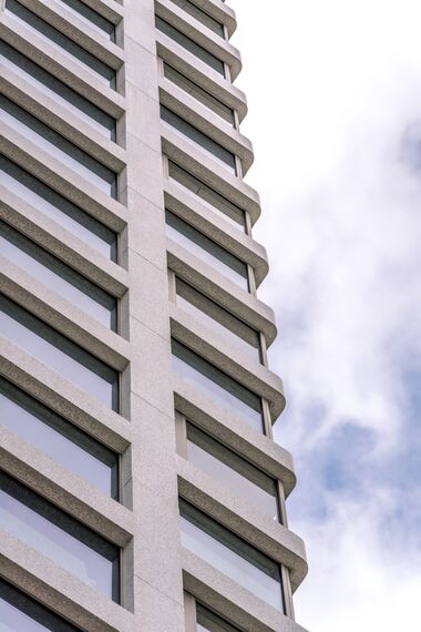 ConceptWall 60 Muros cortina y MasterLine 8 Ventanas - Antwerp Tower situado en Antwerp, Bélgica