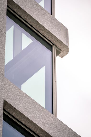 ConceptWall 60 Muros cortina y MasterLine 8 Ventanas - Antwerp Tower situado en Antwerp, Bélgica