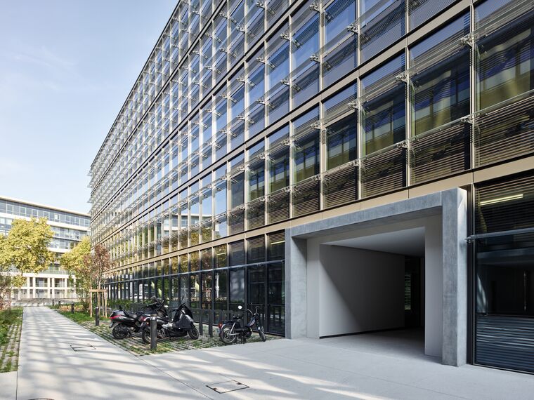ConceptWall 86 Muros cortina, ThermoSystem 68 Ventanas, ConceptWall 50 Muros cortina y TS 68-HV Ventanas - Office building Jardins du Lou situado en Lyon, Francia
