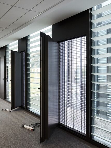 ConceptWall 86 Muros cortina, ThermoSystem 68 Ventanas, ConceptWall 50 Muros cortina y TS 68-HV Ventanas - Office building Jardins du Lou situado en Lyon, Francia