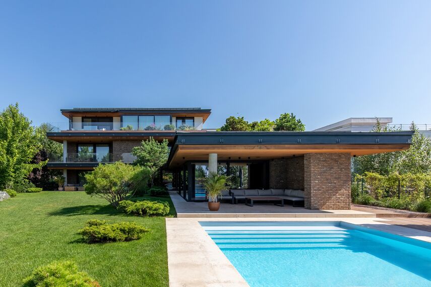 CW 50-SC Muros cortina y MasterLine 8 HI+ Ventanas - M House situado en Voluntari, Rumania