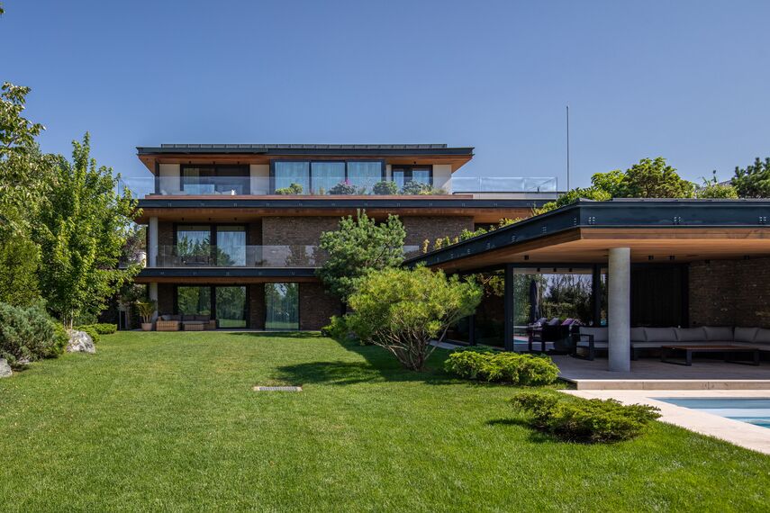 CW 50-SC Muros cortina y MasterLine 8 HI+ Ventanas - M House situado en Voluntari, Rumania