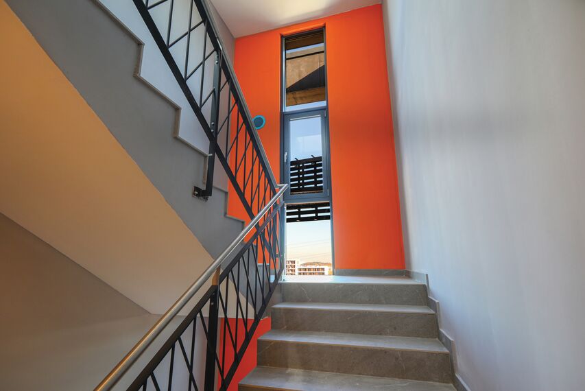 ConceptWall 50 Muros cortina, CS 77 Panel Door Puertas y ConceptSystem 77 Ventanas - Ruhouse situado en Sofia, Bulgarije