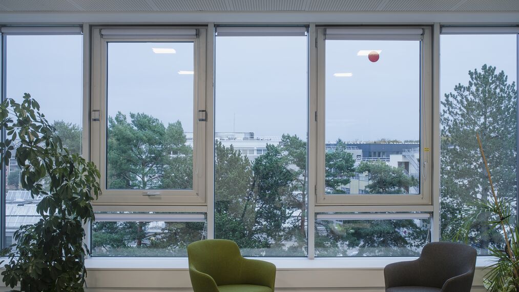 ConceptWall 50 Muros cortina, CD 68 Puertas y TS 68 Ventanas - College/University Universidad de Rouen situado en Rouen, Francia