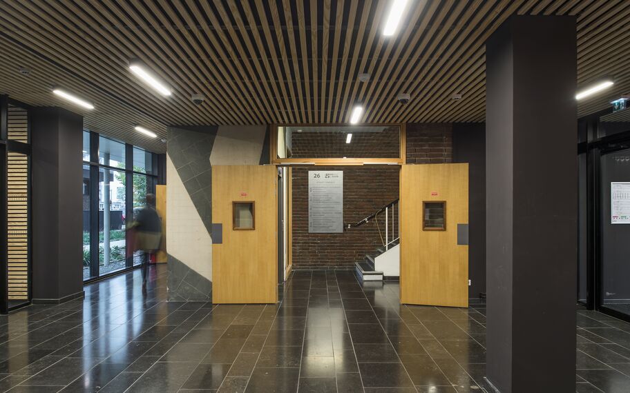 ConceptWall 50 Muros cortina, CD 68 Puertas y TS 68 Ventanas - College/University Universidad de Rouen situado en Rouen, Francia