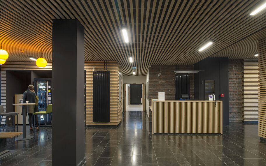 ConceptWall 50 Muros cortina, CD 68 Puertas y TS 68 Ventanas - College/University Universidad de Rouen situado en Rouen, Francia