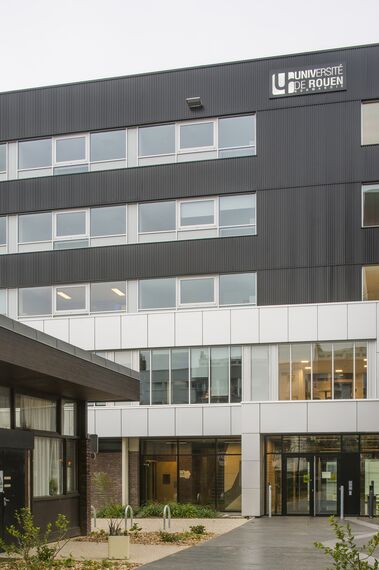 ConceptWall 50 Muros cortina, CD 68 Puertas y TS 68 Ventanas - College/University Universidad de Rouen situado en Rouen, Francia