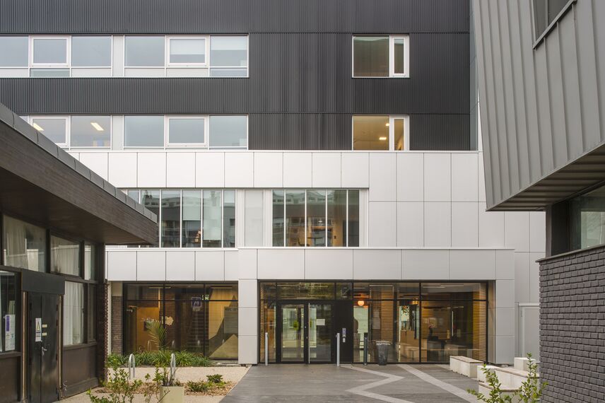 ConceptWall 50 Muros cortina, CD 68 Puertas y TS 68 Ventanas - College/University Universidad de Rouen situado en Rouen, Francia