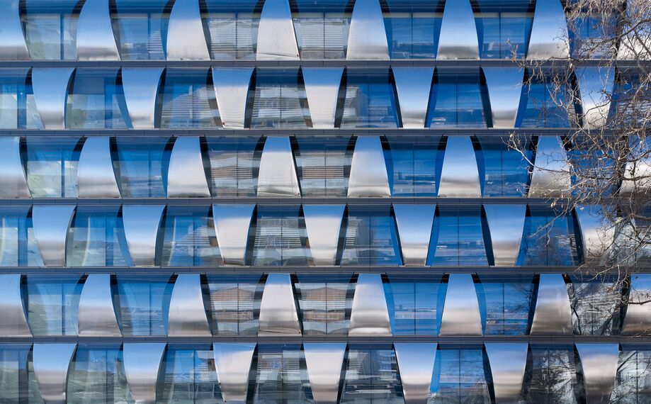 ConceptWall 50 Muros cortina y ConceptSystem 68 Puertas - Office building Blue building situado en Madrid, España