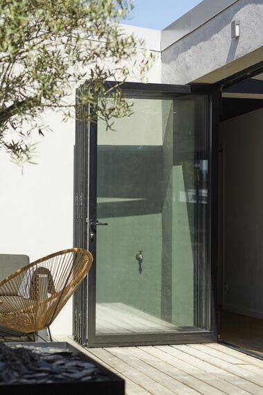 ConceptPatio 68 Puertas correderas y plegables, ConceptFolding 77 Puertas correderas y plegables y TS 68 Ventanas - House Vivienda Particular - Le Pouliguen situado en Le Pouliguen, Francia