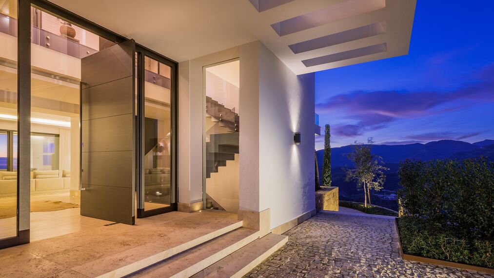 HiFinity Puertas correderas y plegables, ConceptSystem 77 Ventanas y EcoSystem 50 Ventanas - Heaven 11 situado en Marbella, España
