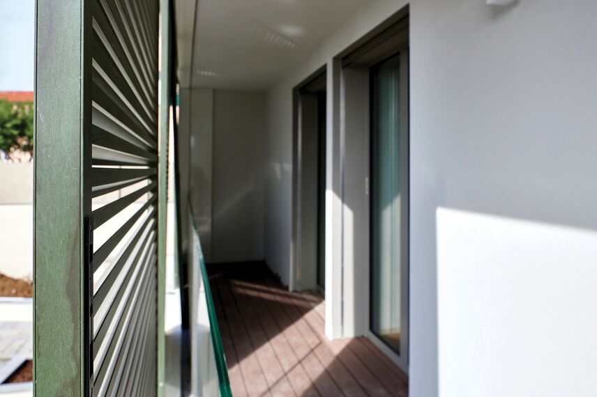 BriseSoleil 40 Protección solar, CS 77 Hidden Vent Ventanas y SlimPatio 68 Puertas correderas y plegables - Palazzo Arbà situado en Genoa, Italia