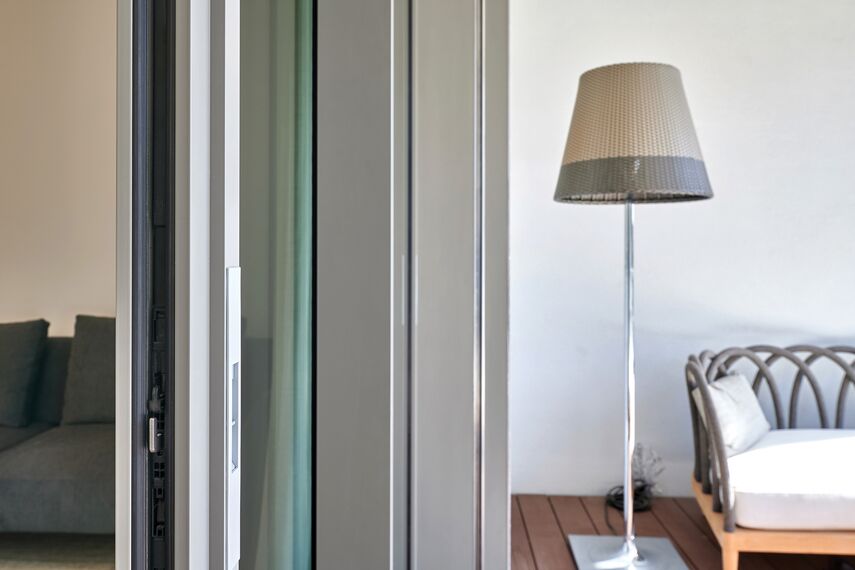 BriseSoleil 40 Protección solar, CS 77 Hidden Vent Ventanas y SlimPatio 68 Puertas correderas y plegables - Palazzo Arbà situado en Genoa, Italia