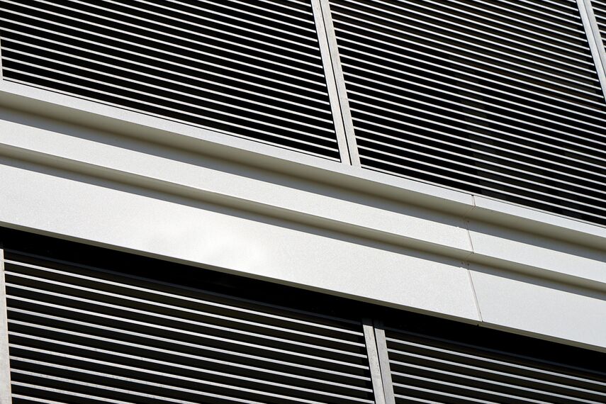 BriseSoleil 40 Protección solar, CS 77 Hidden Vent Ventanas y SlimPatio 68 Puertas correderas y plegables - Palazzo Arbà situado en Genoa, Italia