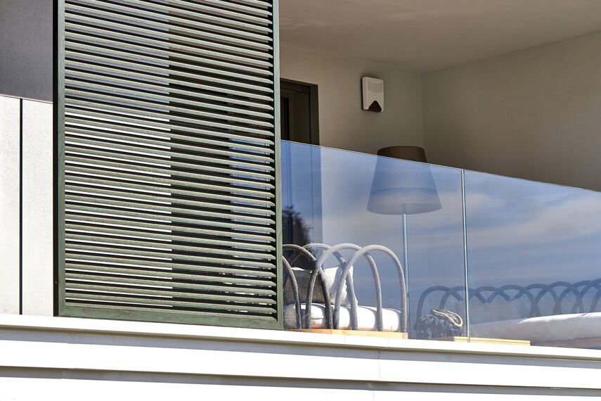 BriseSoleil 40 Protección solar, CS 77 Hidden Vent Ventanas y SlimPatio 68 Puertas correderas y plegables - Palazzo Arbà situado en Genoa, Italia
