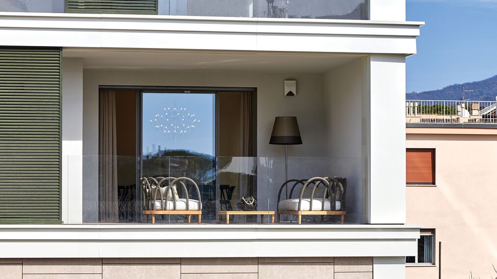 BriseSoleil 40 Protección solar, CS 77 Hidden Vent Ventanas y SlimPatio 68 Puertas correderas y plegables - Palazzo Arbà situado en Genoa, Italia