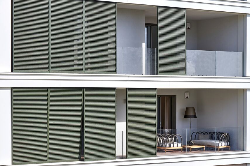 BriseSoleil 40 Protección solar, CS 77 Hidden Vent Ventanas y SlimPatio 68 Puertas correderas y plegables - Palazzo Arbà situado en Genoa, Italia