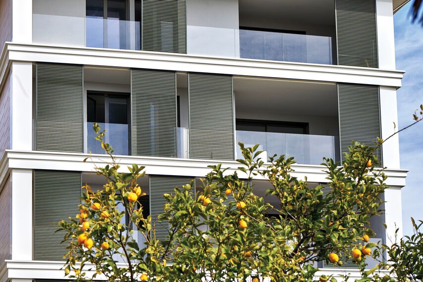 BriseSoleil 40 Protección solar, CS 77 Hidden Vent Ventanas y SlimPatio 68 Puertas correderas y plegables - Palazzo Arbà situado en Genoa, Italia