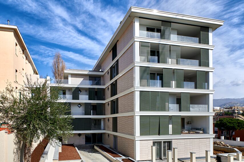 BriseSoleil 40 Protección solar, CS 77 Hidden Vent Ventanas y SlimPatio 68 Puertas correderas y plegables - Palazzo Arbà situado en Genoa, Italia