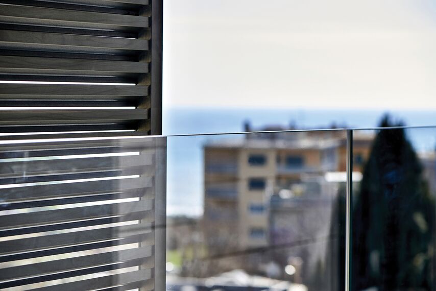 BriseSoleil 40 Protección solar, CS 77 Hidden Vent Ventanas y SlimPatio 68 Puertas correderas y plegables - Palazzo Arbà situado en Genoa, Italia