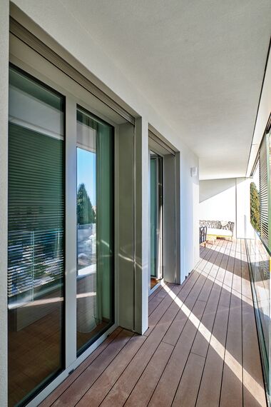 BriseSoleil 40 Protección solar, CS 77 Hidden Vent Ventanas y SlimPatio 68 Puertas correderas y plegables - Palazzo Arbà situado en Genoa, Italia