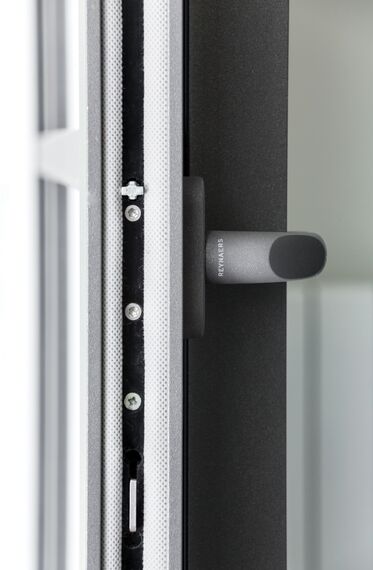 SlimLine 38 Ferro Ventanas - Villa Vivienda Particular San Roque situado enEspaña