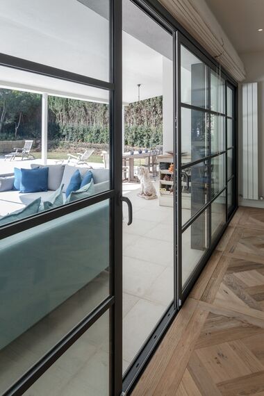 SlimLine 38 Ferro Ventanas - Villa Vivienda Particular San Roque situado enEspaña