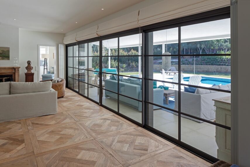 SlimLine 38 Ferro Ventanas - Villa Vivienda Particular San Roque situado enEspaña