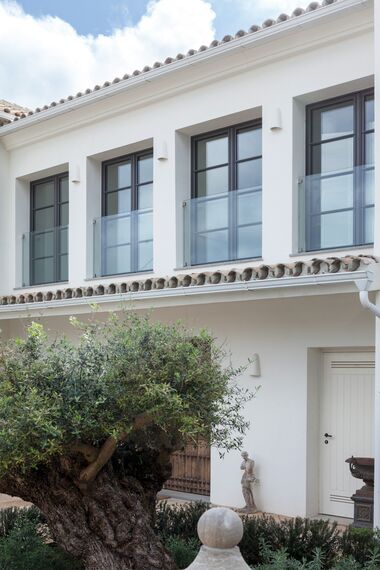 SlimLine 38 Ferro Ventanas - Villa Vivienda Particular San Roque situado enEspaña