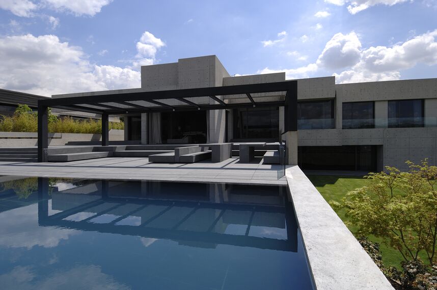CS 68 Hidden Vent Ventanas - Concrete House situado en Madrid, España