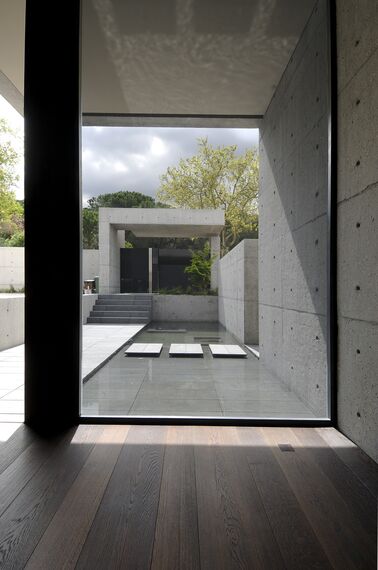 CS 68 Hidden Vent Ventanas - Concrete House situado en Madrid, España