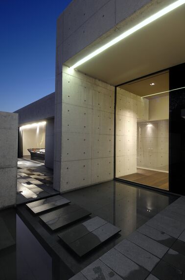 CS 68 Hidden Vent Ventanas - Concrete House situado en Madrid, España
