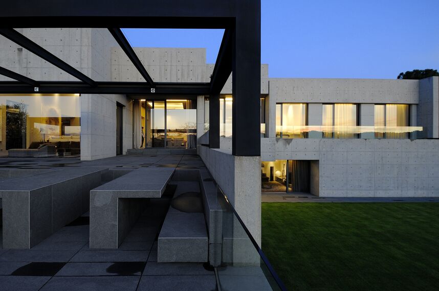 CS 68 Hidden Vent Ventanas - Concrete House situado en Madrid, España