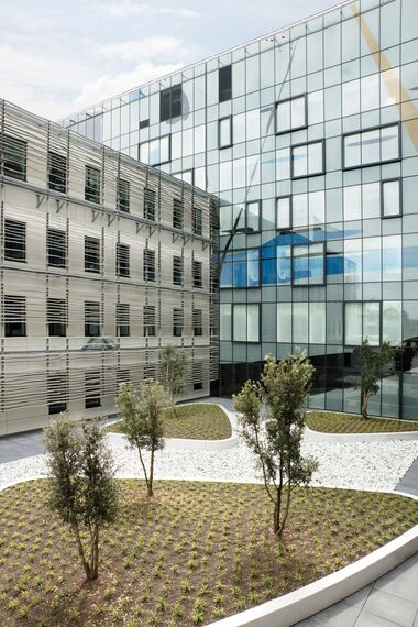 ConceptSystem 77 Ventanas, CS 77 Fire Proof Ventanas y BriseSoleil 100 Protección solar - AZ Sint Maarten situado en Mechelen, Bélgica