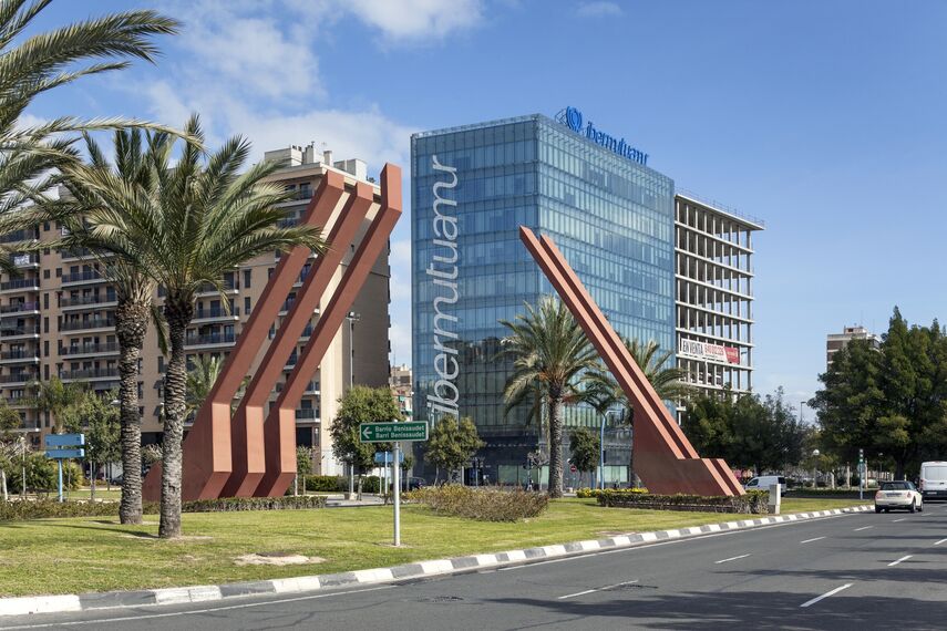 CW 50-SC Muros cortina - Office building Ibermutuamur situado en Alicante, España