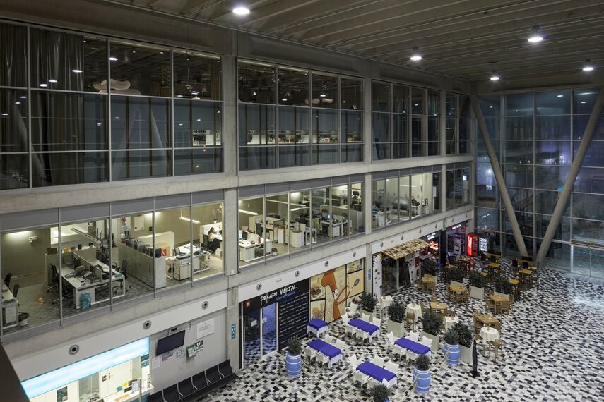 HiFinity Puertas correderas y plegables - Entertainment Baleària port Dénia situado en Alicante, España