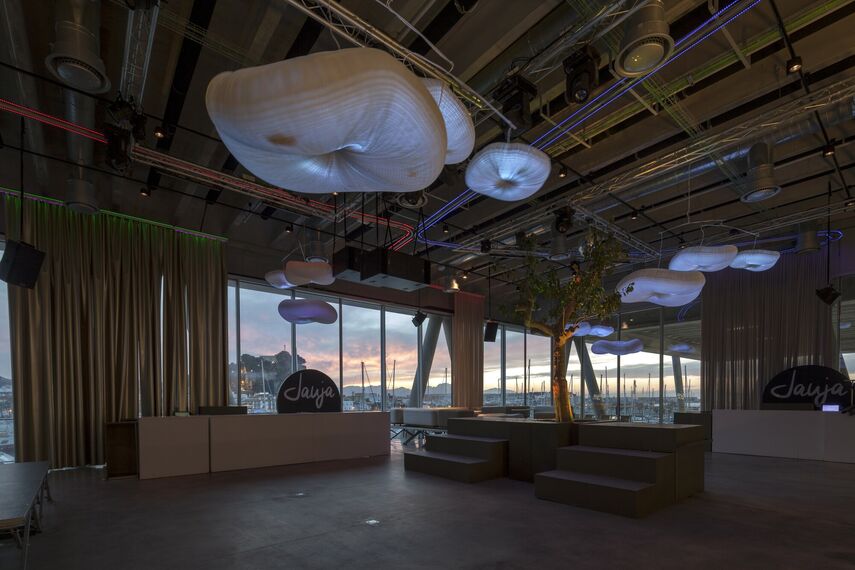 HiFinity Puertas correderas y plegables - Entertainment Baleària port Dénia situado en Alicante, España