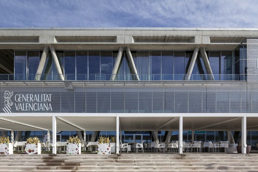 HiFinity Puertas correderas y plegables - Entertainment Baleària port Dénia situado en Alicante, España