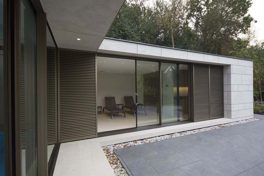 BriseSoleil 40 Protección solar, HiFinity Puertas correderas y plegables y CS 86-HI (c) Sistemas cancelados - Poolhouse Bergen situado en Bergen, los Países Bajos