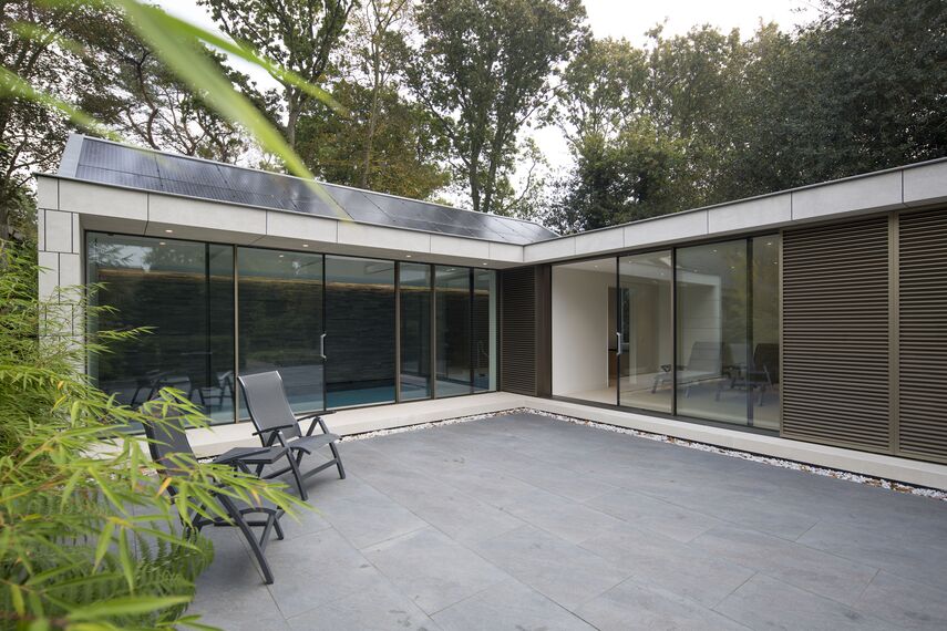 BriseSoleil 40 Protección solar, HiFinity Puertas correderas y plegables y CS 86-HI (c) Sistemas cancelados - Poolhouse Bergen situado en Bergen, los Países Bajos