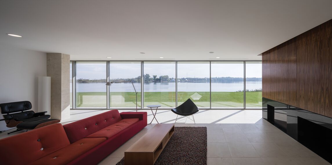 ConceptPatio 130 Puertas correderas y plegables, ConceptSystem 77 Ventanas, ConceptSystem 77 Puertas y ConceptWall 50 Muros cortina - Buftea Residence situado en Buftea, Rumania