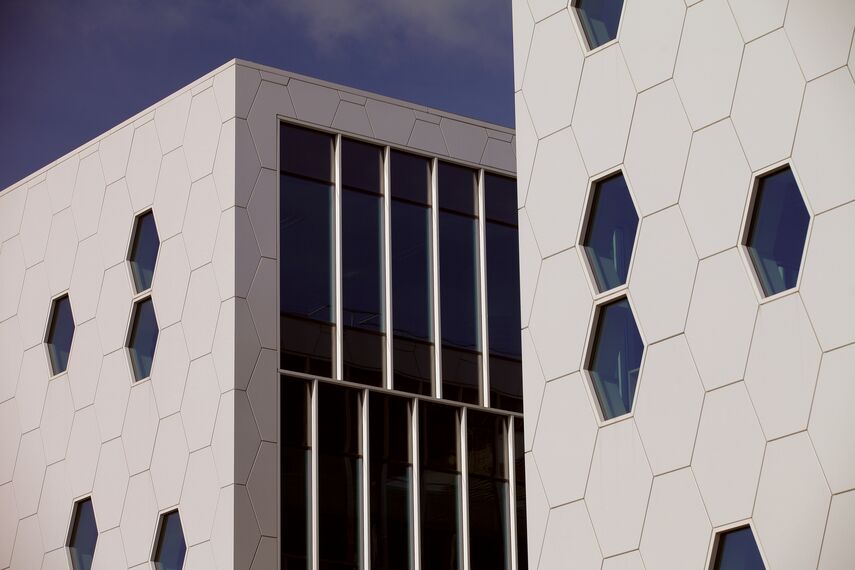 CI 45 Ventanas, ConceptSystem 77 Puertas, ConceptSystem 77 Ventanas y CW 50-HI Muros cortina - College/University National Centre  of Physical and Technological Sciences situado en Vilnius, Lituania