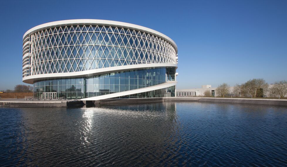 ConceptSystem 77 Ventanas y ConceptWall 50 Muros cortina - Barco One Campus situado en Kortrijk, Bélgica
