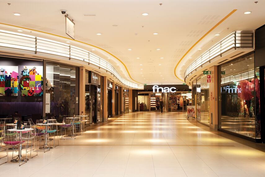 BriseSoleil 100 Protección solar - Shopping centre Toison d'Or situado en Brussels, Bélgica