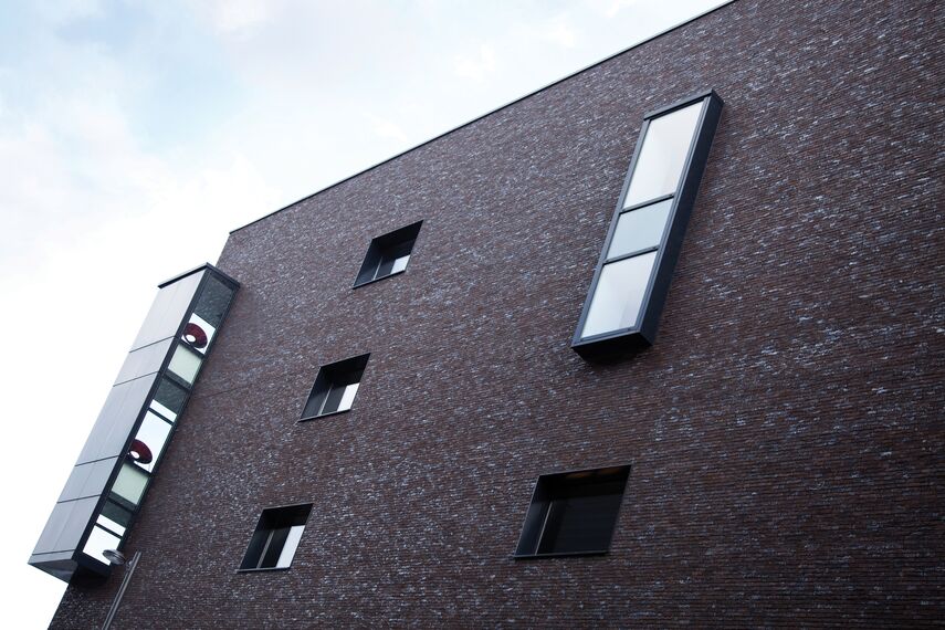 ConceptWall 50 Muros cortina, ConceptSystem 68 Ventanas, ConceptSystem 68 Puertas y CS 38-SL Sistemas cancelados - Hotel/Holiday complex Hotel Carbon situado enBélgica