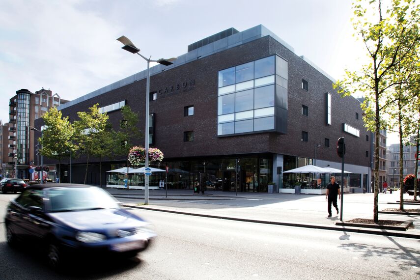 ConceptWall 50 Muros cortina, ConceptSystem 68 Ventanas, ConceptSystem 68 Puertas y CS 38-SL Sistemas cancelados - Hotel/Holiday complex Hotel Carbon situado enBélgica