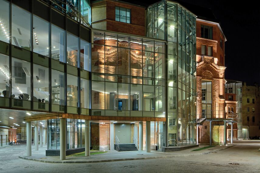 ConceptSystem 77 Ventanas, CW 50-VL Muros cortina y CW 50-SC Muros cortina - School Alexandrinsky Theatre situado enRusia